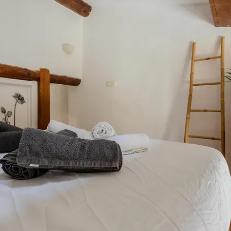 Antibes Centre 2 Pieces Cosy Proche Remparts דירה